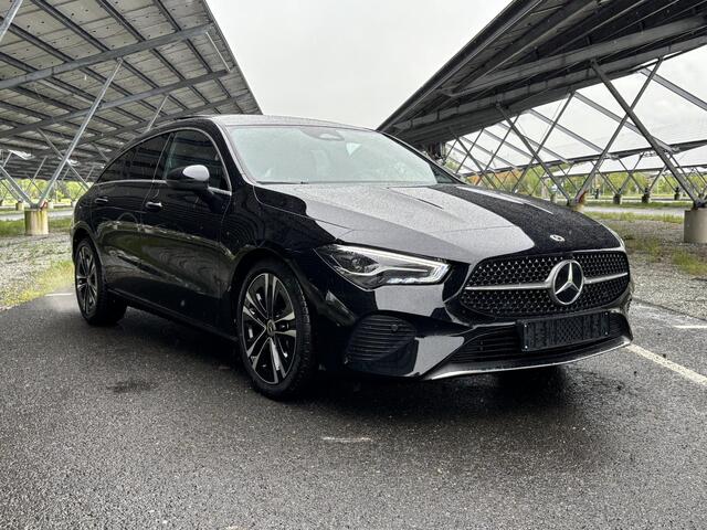 Mercedes-Benz CLA-KLASSE Shooting Brake 180 Star Edition Luxury Line | Panoramadak | Getint glas | Sfeerverlichting | Widescreen | Stoelverwarming |