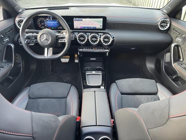 Mercedes-Benz CLA-KLASSE 250 e AMG Line FACELIFT 19"/Panoramadak/Matrix LED/Burmester/360 camera/Stoelverwarming + memory/Apple Carplay & Android Auto
