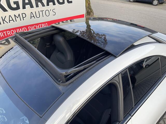 Mercedes-Benz CLA-KLASSE 250 e AMG Line FACELIFT 19"/Panoramadak/Matrix LED/Burmester/360 camera/Stoelverwarming + memory/Apple Carplay & Android Auto