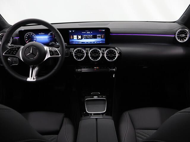 Mercedes-Benz CLA-KLASSE Shooting Brake 250e Star Edition | Easypack - achterklep | Keyless go | Achteruitrijcamera | Stoelverwarming | Sfeerverlichting |