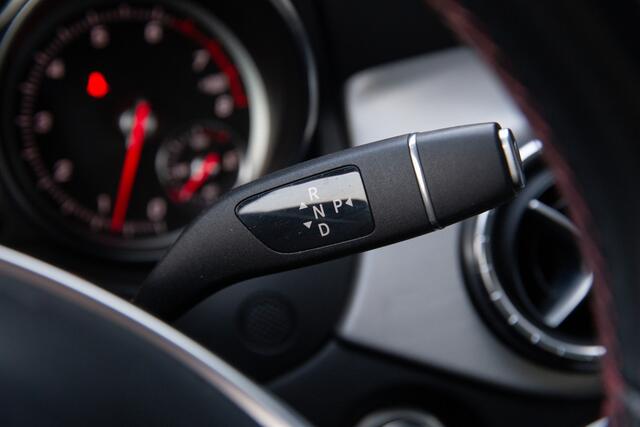 Mercedes-Benz CLA-KLASSE 180 Business Solution AMG Upgrade Edition , Achteruitrijcamera, Stoelverwarming,