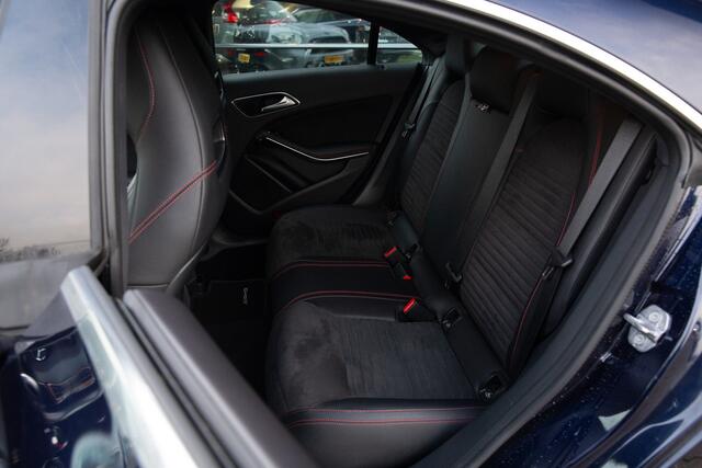 Mercedes-Benz CLA-KLASSE 180 Business Solution AMG Upgrade Edition , Achteruitrijcamera, Stoelverwarming,