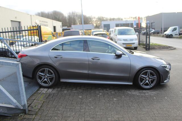 Mercedes-Benz CLA-KLASSE 180 Automaat AMG/Sfeerverlichting/Navigatie/Cruise control/Parkeersensoren rondom/Inklapbare spiegels/Led koplampen/Bluetooth/Lane assist