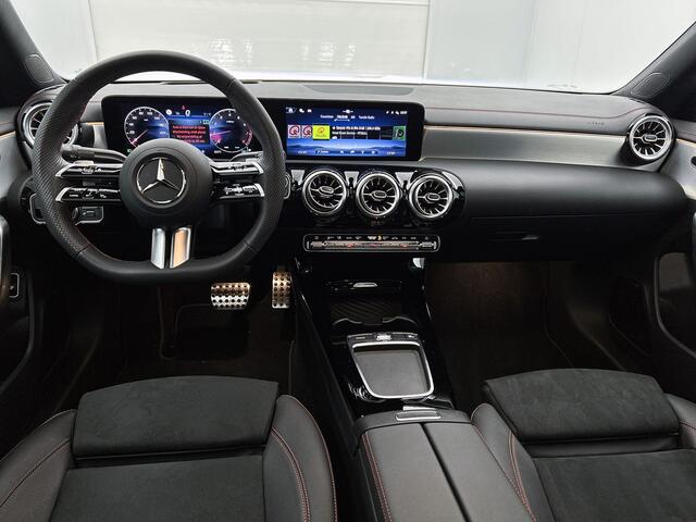 Mercedes-Benz CLA-KLASSE 180 Star Edition AMG Line Plus | Parkeerpakket met 360°-camera | Head-up display | Voorstoelen met Memory | Dodehoekassistent | Antidiefstalpakket GUARD 360° Plus | Draadloos oplaadsysteem voor Smartphone |
