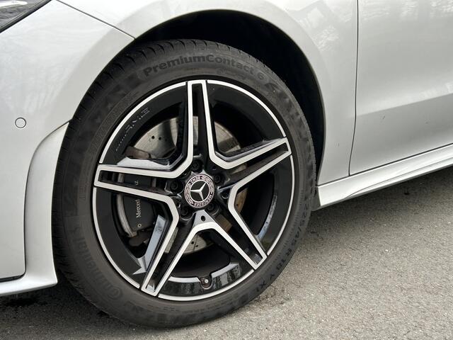 Mercedes-Benz CLA-KLASSE 250e AMG // Panoramadak // Nightpakket // Sfeerverlichting // Carplay // Camera // Keyless // MultiBeam