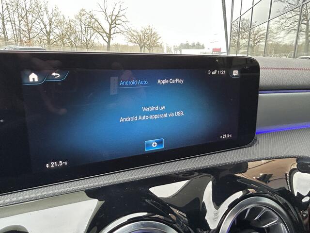 Mercedes-Benz CLA-KLASSE 250e AMG // Panoramadak // Nightpakket // Sfeerverlichting // Carplay // Camera // Keyless // MultiBeam