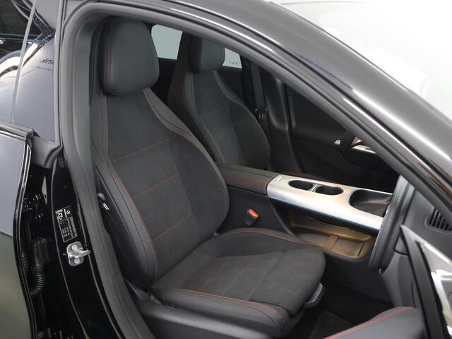 Mercedes-Benz CLA-KLASSE 250+ Launch Edition 85 kWh | Trekhaak | Night | Panoramadak | Stoelverwarming | DISTRONIC | Achteruitrijcamera | Dodehoekassistent |