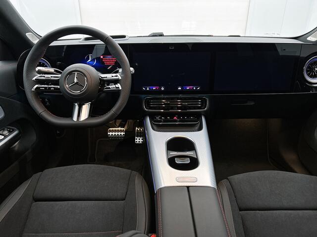 Mercedes-Benz CLA-KLASSE 180 Business Solution AMG | Premium Plus | Nightpakket | Trekhaak | Head-up display | Panoramadak | MBUX Superscreen | Smartphone integratie | MULTIBEAM LED | Burmester 3D Sound systeem | Adaptieve cruisecontrol |