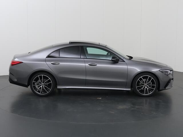 Mercedes-Benz CLA-KLASSE 180 Business Solution AMG | Panoramaschuifdak | AMG Line Plus | Night pakket | Head-up display | 360° camera | 19"AMG velgen |