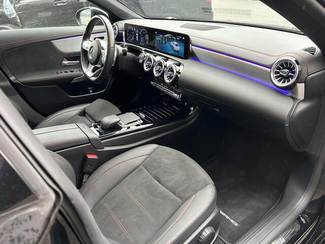 Mercedes-Benz CLA-KLASSE 180 AMG Line | Panoramadak | Sfeerverlichting |