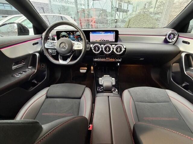 Mercedes-Benz CLA-KLASSE Shooting Brake 250 e AMG Line l MBUX l Camera l Tempomaat l Sfeerverlichting l LED l Keyless Go l Night pakket l Dodehoek assistent l Elekt. bed. Achterklep l Spiegel pakket l Afneembare trekhaak l Diefstel inbraak alarm l 581 Automatische Airco l Comfort