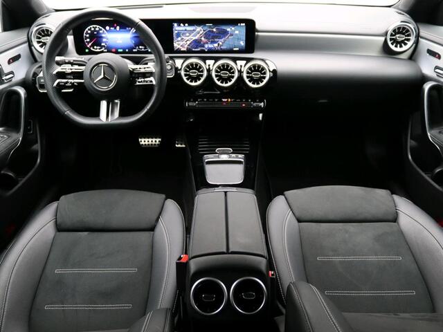Mercedes-Benz CLA-KLASSE Shooting Brake 250 e Business Solution AMG AMG Line | Night Pakket |Panorama Schuif-Kanteldak | Memory Stoelen | Head-up display | Parkeerpakket met 360°-camera. Inclusief 24 maanden MB Certified garantie voor Europa.