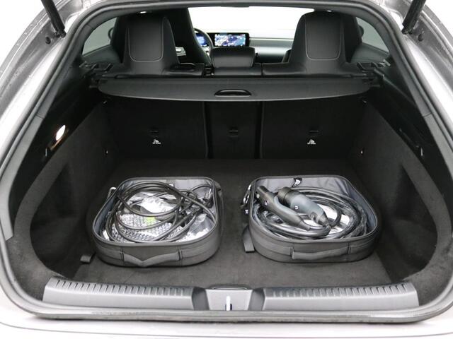 Mercedes-Benz CLA-KLASSE Shooting Brake 250 e Business Solution AMG AMG Line | Night Pakket |Panorama Schuif-Kanteldak | Memory Stoelen | Head-up display | Parkeerpakket met 360°-camera. Inclusief 24 maanden MB Certified garantie voor Europa.