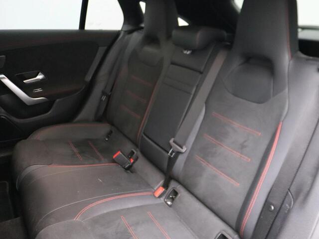 Mercedes-Benz CLA-KLASSE Shooting Brake 180 Business Solution AMG AMG | Night Pakket | Panorama Schuif-Kanteldak | Trekhaak | Memory Voorstoelen. Inclusief 24 maanden Mercedes-Benz Certified garantie voor Europa.