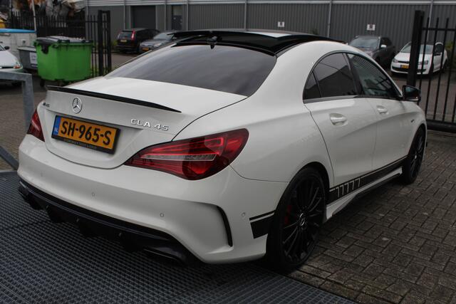 Mercedes-Benz CLA-KLASSE 45 AMG 4MATIC 381pk Panoramadak/Schaalstoelen/Navigatie/Achteruitrijcamera/Performance uitlaat/Elektrische best. stoel met geheugen/Sfeerverlichting/Keyless/Stoelverwarming/Inklapbare spiegels/Dodehoek detectie/Apple carplay/Led koplampen