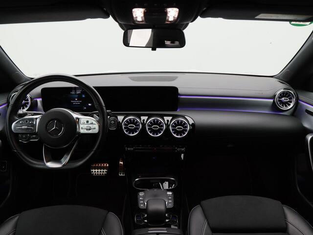 Mercedes-Benz CLA-KLASSE Shooting Brake Automaat 250 e | Stoelverwarming | Navigatie | Full LED | Sfeer Verlichting | Virtual Cockpit | 18 Inch | 95.009 Km !!