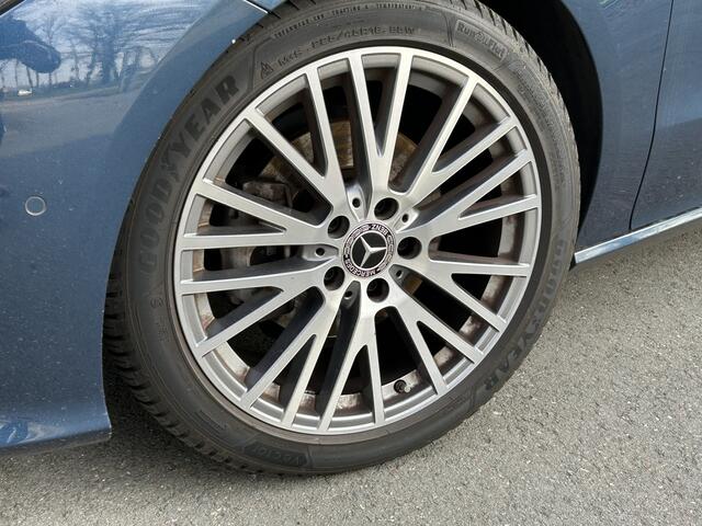 Mercedes-Benz CLA-KLASSE 180 Shooting Brake Luxury // Panoramadak // Distronic // Memory // MultiBeam LED // Camera // Sfeerverlichting // Keyless