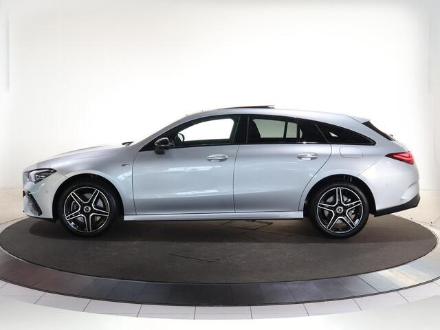 Mercedes-Benz CLA-KLASSE Shooting Brake 250e AMG Line | Panoramaschuifdak | Night | Achteruitrijcamera| Stoelverwarming voor | LED koplampen | Afneembare Trekhaak | Apple Carplay / Android auto