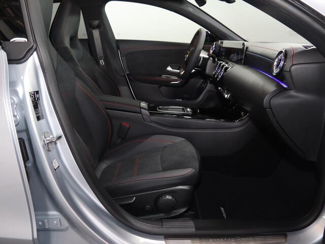 Mercedes-Benz CLA-KLASSE Shooting Brake 250e AMG Line | Panoramaschuifdak | Night | Achteruitrijcamera| Stoelverwarming voor | LED koplampen | Afneembare Trekhaak | Apple Carplay / Android auto