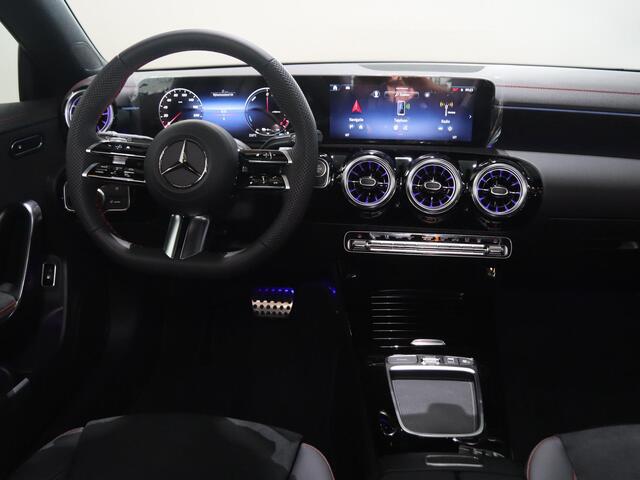 Mercedes-Benz CLA-KLASSE Shooting Brake 250e AMG Line | Panoramaschuifdak | Night | Achteruitrijcamera| Stoelverwarming voor | LED koplampen | Afneembare Trekhaak | Apple Carplay / Android auto