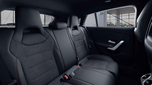 Mercedes-Benz CLA-KLASSE Shooting Brake 200 Business Solution AMG | Night | Widescreen | 19" multispaaks velgen |