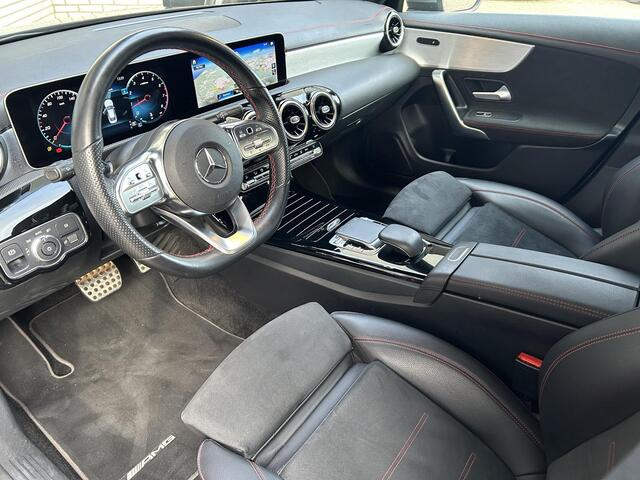 Mercedes-Benz CLA-KLASSE 180 Business Solution AMG | Cruise Control | Stoelverwarming | Navigatie