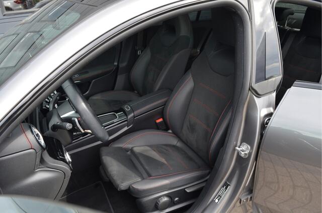Mercedes-Benz CLA-KLASSE 200 AMG Line | PANO | SFEERVERLICHTING | CAMERA | KEYLESS |