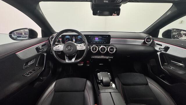 Mercedes-Benz CLA-KLASSE 200 Business Solution AMG | Panoramadak | AMG | Navigatie |
