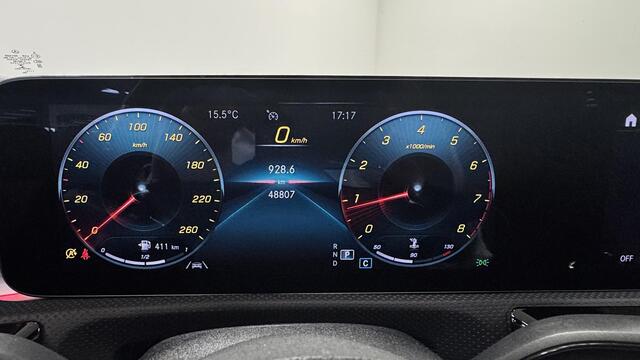 Mercedes-Benz CLA-KLASSE 200 Business Solution AMG | Panoramadak | AMG | Navigatie |