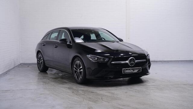 Mercedes-Benz CLA-KLASSE Shooting Brake 180 Business Line NAP 1e eigen. LED-verlichting 17"-lichtmetalen velgen navigatie PDC v+a DAB bleutooth Camera sportstoelen stoelverwarming voor electr-achterklep schakelflippers aan het stuur