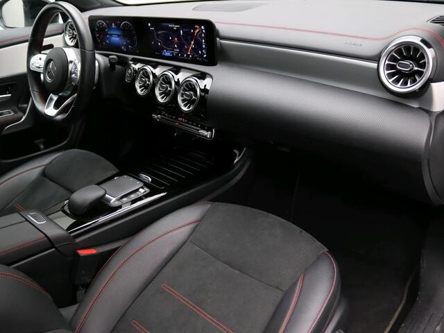 Mercedes-Benz CLA-KLASSE Shooting Brake 250 e Business Solution AMG Limited AMG Line | Night Pakket | Panorama Schuif-Kanteldak | MultiBeam Koplampen | Sfeerverlichtiing. Inclusief 24 maanden Mercedes-Benz Certified garantie voor Europa.