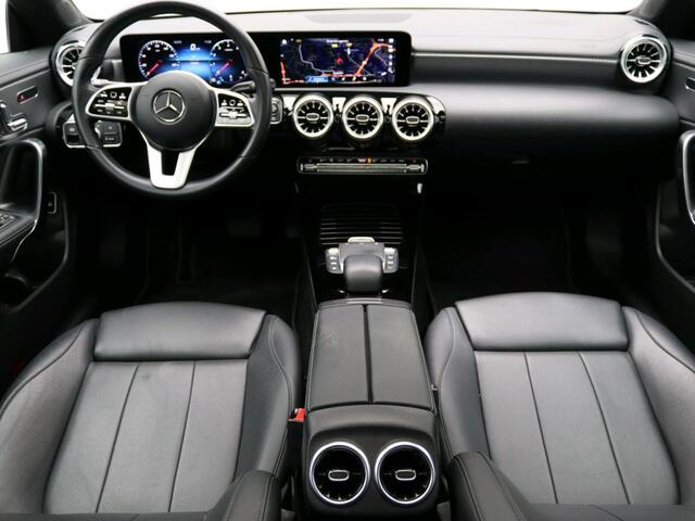 Mercedes-Benz CLA-KLASSE 180 Business Solution Luxury Inclusief 48 maanden MB Certified garantie voor Europa.