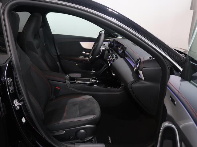 Mercedes-Benz CLA-KLASSE 180 Business Solution AMG | Panoramaschuifdak | Trekhaak | Burmester | Rijassistentiepakket Plus | Techniekpakket | Winterpakket |