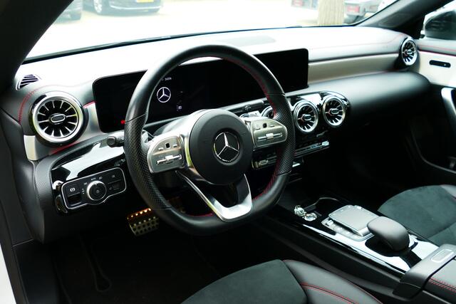 Mercedes-Benz CLA-KLASSE Shooting Brake 200 AMG Line. Panodak,