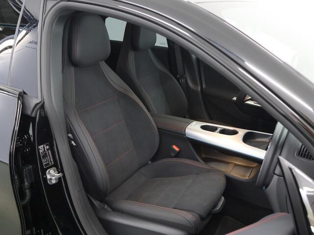 Mercedes-Benz CLA-KLASSE 250+ Launch Edition 85 kWh | Night | Panoramadak | Stoelverwarming | DISTRONIC | Achteruitrijcamera | Trekhaak |