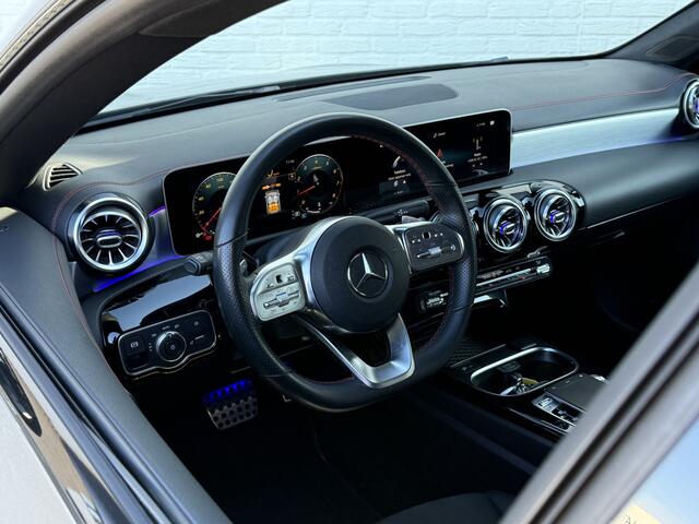 Mercedes-Benz CLA-KLASSE Shooting Brake 200 Business Solution AMG | Pano | Ambient Light | LED | Camera | 19 inch
