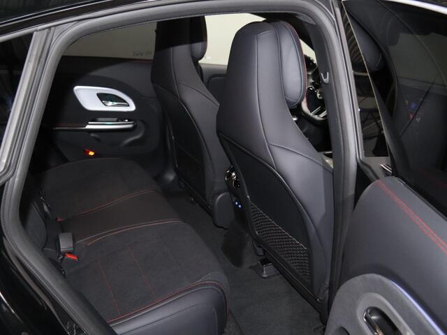 Mercedes-Benz CLA-KLASSE 250+ Launch Edition 85 kWh | Night | Panoramadak | Stoelverwarming | DISTRONIC | Achteruitrijcamera | Dodehoekassistent | Trekhaak |