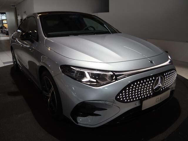 Mercedes-Benz CLA-KLASSE 250+ Launch Edition 85 kWh | Night | Panoramadak | Stoelverwarming | DISTRONIC | Achteruitrijcamera | Dodehoekassistent | Trekhaak |