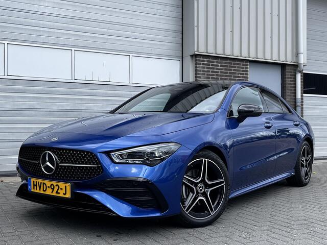 Mercedes-Benz CLA-KLASSE 180 Business Solution AMG | Panoramadak | Bruin Interieur | Night Pakket | MULTIBEAM LED Koplampen | Apple CarPlay | Android Auto | Sierdelen Walnotenhout Zwart | Sfeerverlichting | Stoelverwarming | Achteruitrijcamera