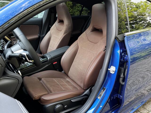 Mercedes-Benz CLA-KLASSE 180 Business Solution AMG | Panoramadak | Bruin Interieur | Night Pakket | MULTIBEAM LED Koplampen | Apple CarPlay | Android Auto | Sierdelen Walnotenhout Zwart | Sfeerverlichting | Stoelverwarming | Achteruitrijcamera