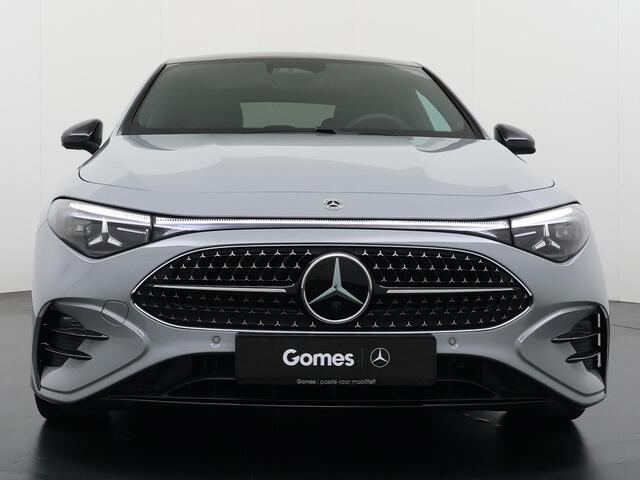 Mercedes-Benz CLA-KLASSE 180 Business Solution AMG | AMG Line Plus | Premium Pakket | Night Pakket | Winter Pakket | Trekhaak | Panoramadak | MBUX Superscreen | Adaptieve Cruise Control | Dodehoekassistent | Verkeersbordenassistent | Elektrisch Verstelbare Stoelen + Memory | Stoe