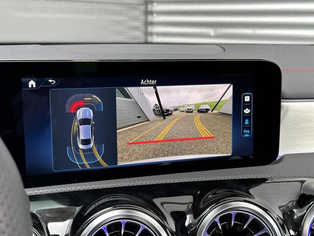 Mercedes-Benz CLA-KLASSE 180 AMG Line | Premium | Nightpakket | Panoramadak | Achteruitrijcamera | Stoelverwarming | Sfeerverlichting