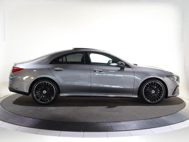 Mercedes-Benz CLA-KLASSE 180 Business Solution AMG | Panoramaschuifdak | AMG Line Plus | Head-up display | Nightpakket | 360° camera | Dodehoekassistent |