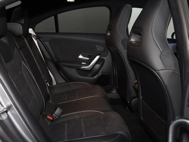 Mercedes-Benz CLA-KLASSE 180 Business Solution AMG | Panoramaschuifdak | AMG Line Plus | Head-up display | Nightpakket | 360° camera | Dodehoekassistent |