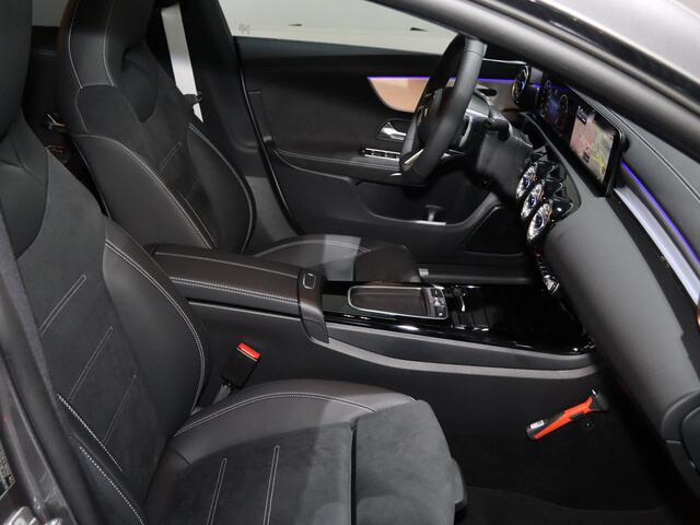 Mercedes-Benz CLA-KLASSE 180 Business Solution AMG | Panoramaschuifdak | AMG Line Plus | Head-up display | Nightpakket | 360° camera | Dodehoekassistent |