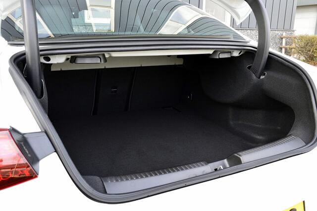 Mercedes-Benz CLA-KLASSE 180 AMG Line Rijklaarprijs-Garantie Panoramadak Matrix Led Apple Carplay/Android Auto