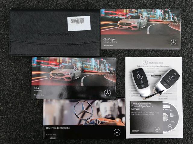 Mercedes-Benz CLA-KLASSE 180 Luxury Line | Keyless Go | Sfeerverlichting | Car Play | Stoelverwarming | Parkeerpakket met Camera | Inclusief 24 maanden Mercedes-Benz Certified garantie voor Europa.