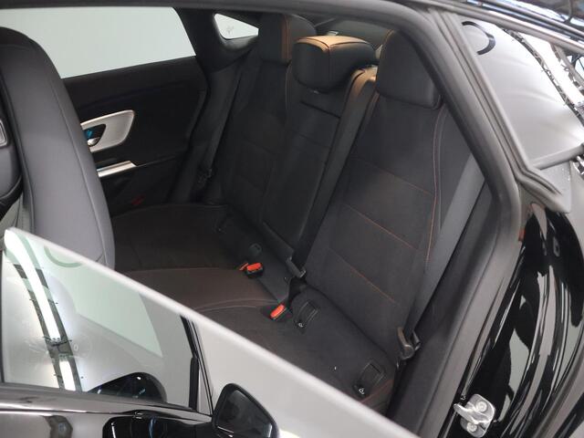 Mercedes-Benz CLA-KLASSE 250+ Launch Edition 85 kWh | Night | Panoramadak | Stoelverwarming | DISTRONIC | Achteruitrijcamera | Dodehoekassistent |