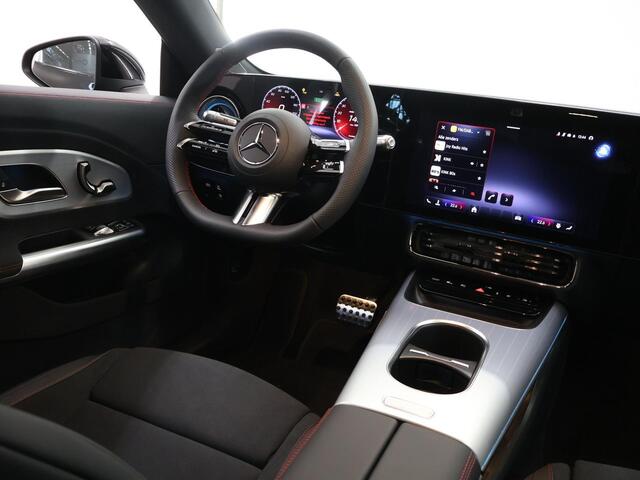 Mercedes-Benz CLA-KLASSE 250+ Launch Edition 85 kWh | Trekhaak | Night | Panoramadak | Stoelverwarming | DISTRONIC | Achteruitrijcamera | Dodehoekassistent |