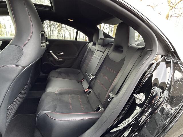 Mercedes-Benz CLA-KLASSE 250e AMG // Panoramadak // Carplay // MultiBeam LED // Sfeerverlichting // Night pakket // Keyless // 18" AMG